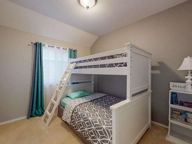 9412 Caliente Dr — Photo 29