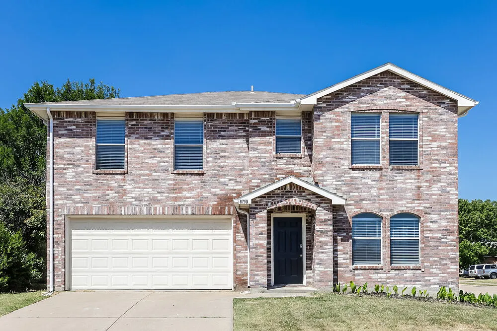 3 bed, 2.5 bath, 2348 sqft, $2,455 — Photo 1