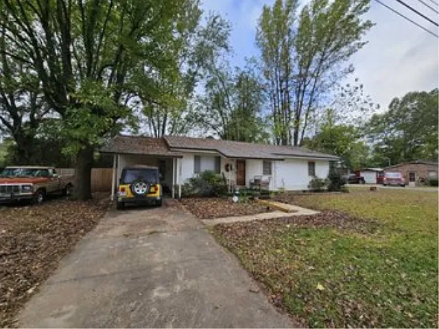 704 W Lucas St - 1 — Photo 1