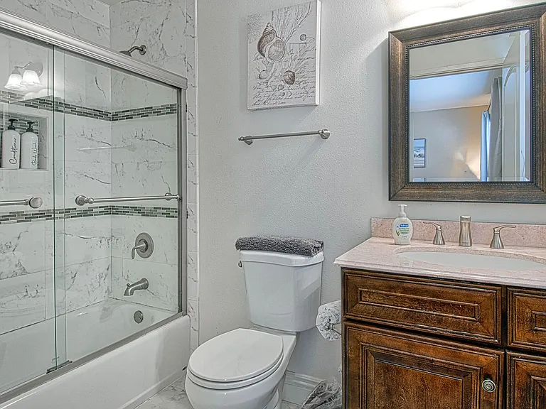 414 E Oceanfront — Photo 43
