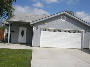 518 E Ivy St, Hanford, CA 93230