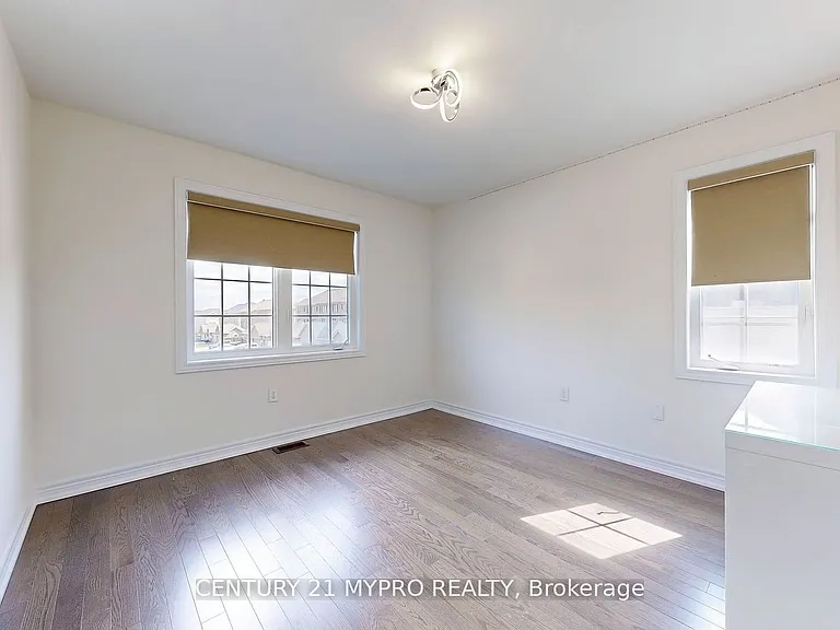13 N Rexford Dr — Photo 25
