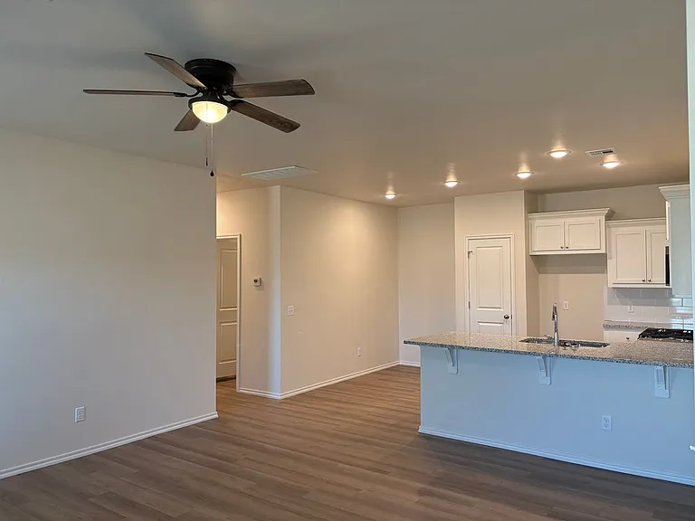 819 S Wilson Ave — Photo 7