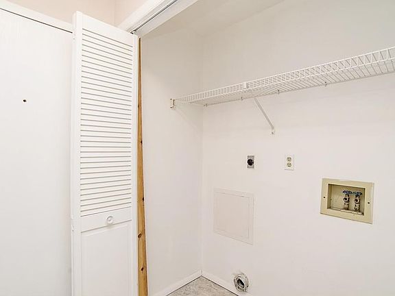 5th image of 4291 Village Parkway Cir W