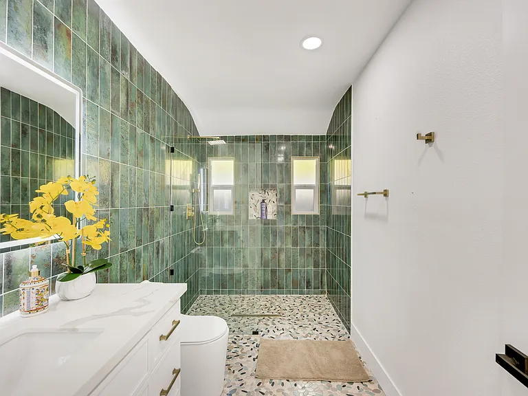 346 Molino Ave — Photo 37