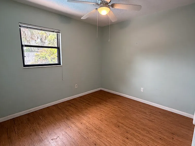 2140 Palm Ave — Photo 4