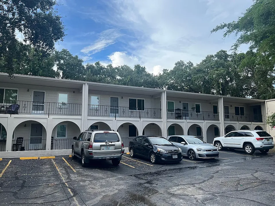 2319 W Bristol Ave #105