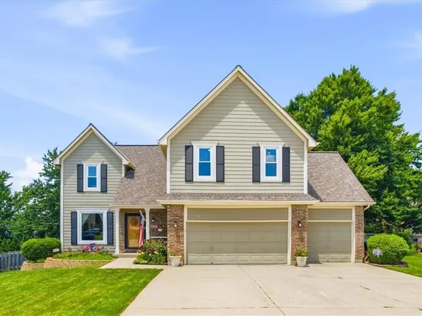 270 SE Sumpter Ct, Lees Summit, MO 64063
