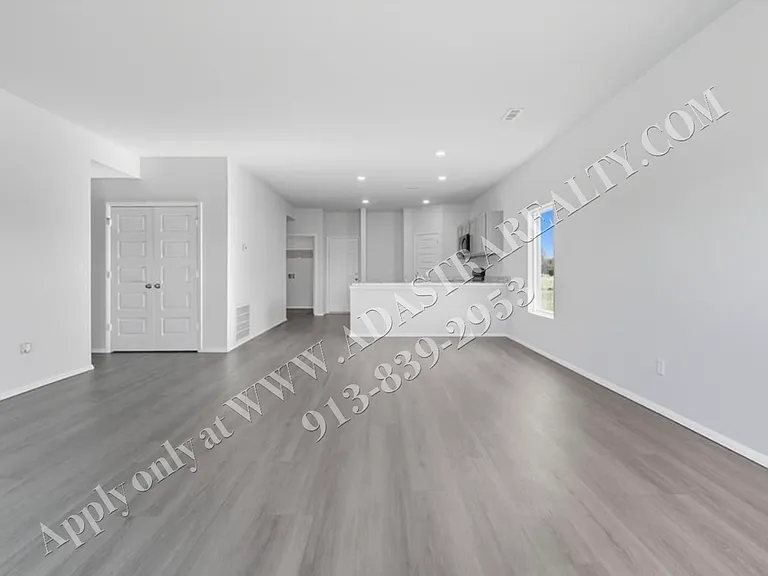 20846 Starside St — Photo 2