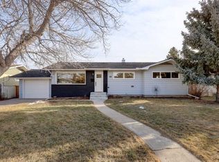 36 W Glenview Dr SW, Calgary, AB T3E 4H5