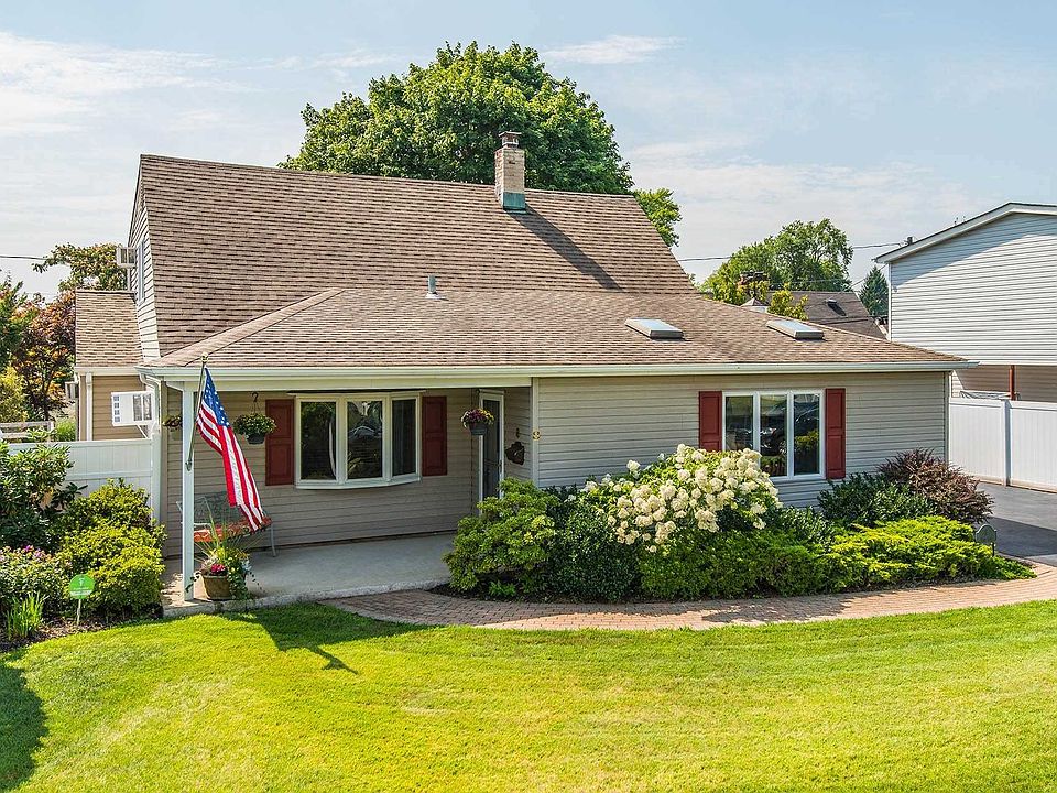 1st image of 8 Wood Ln