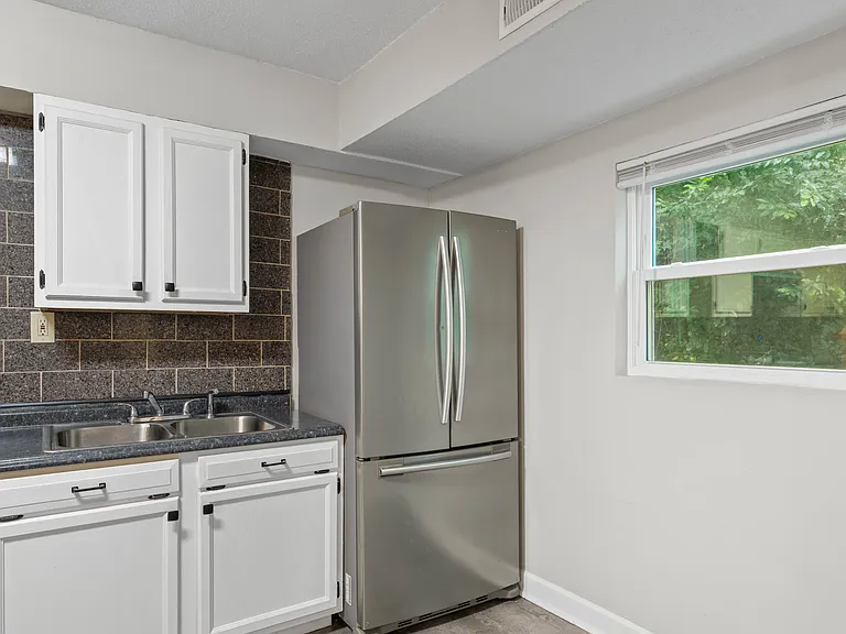 18 Sheridan Rd #A — Photo 5