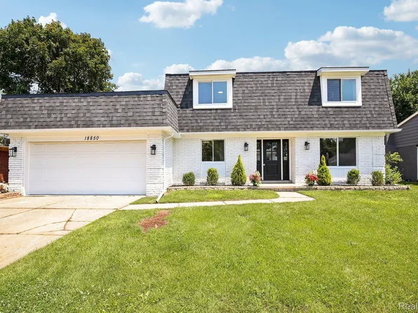 18850 Hampshire St, Lathrup Village, MI 48076