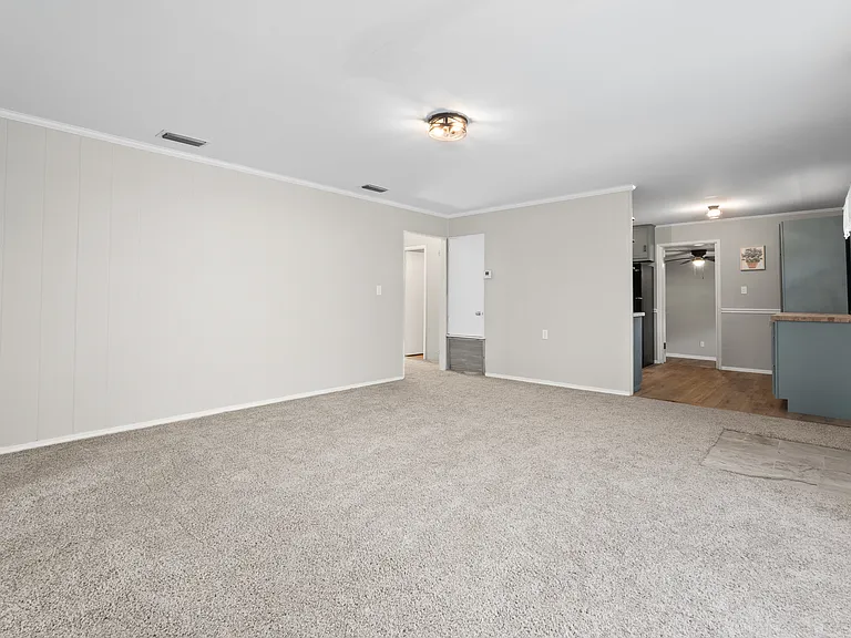 1005 Oakland Dr — Photo 4