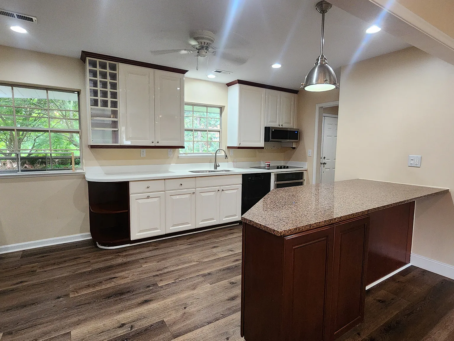 2 bed, 2.5 bath, 1742 sqft, $2,599 — Photo 2