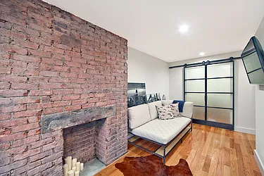 Rented by R New York