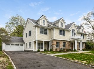 4 Hotel Dr, White Plains, NY 10605