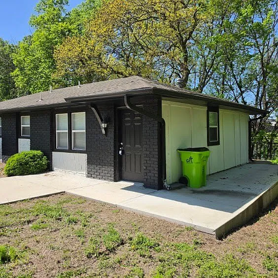 Building Photo - 408 NE Westwind Dr #B