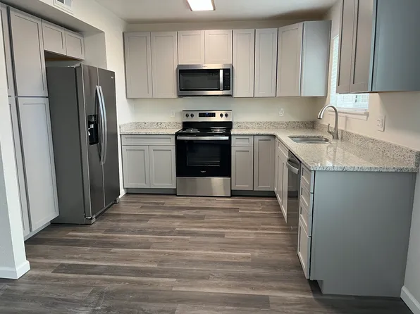 1060 W Abriendo Ave APT C, Pueblo, CO 81004