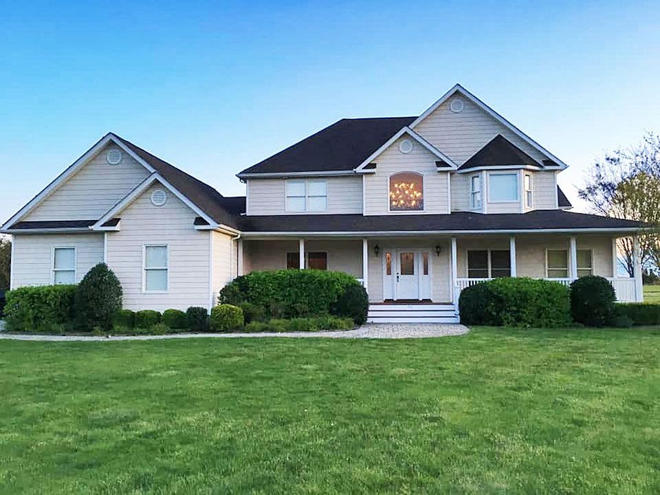 1st image of 703 Herricks Ln