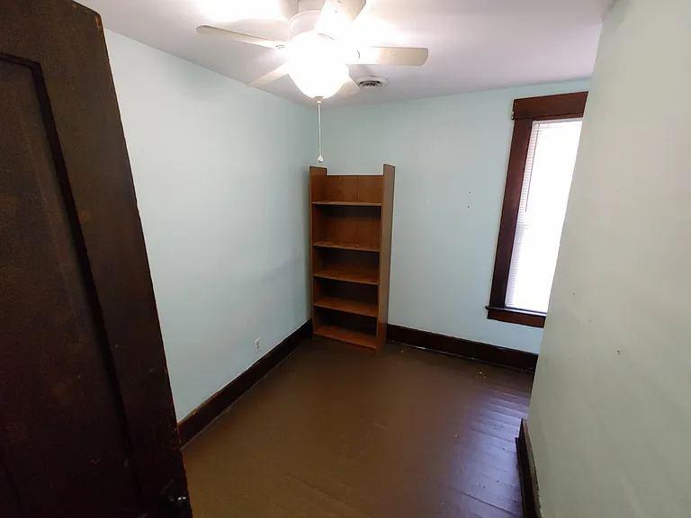 105 Oakwood Ave — Photo 10