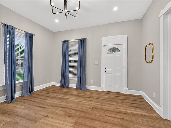 4th image of 1021 N Gale St