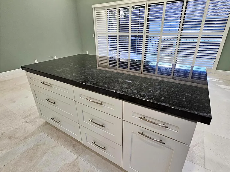 5770 Coach House Cir #F — Photo 8