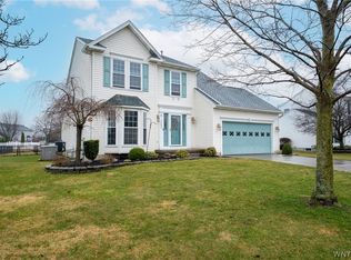 7243 Wilrose Ct, North Tonawanda, NY 14120