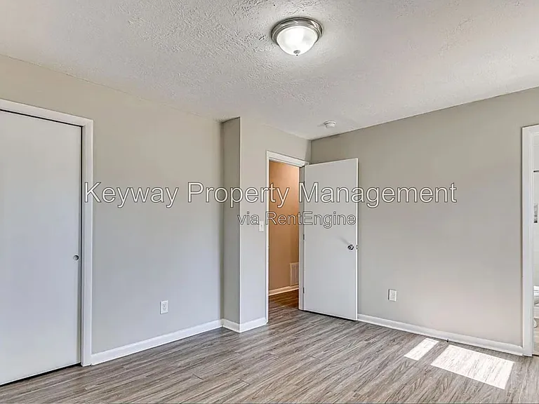 2204 Sandra Ct — Photo 10