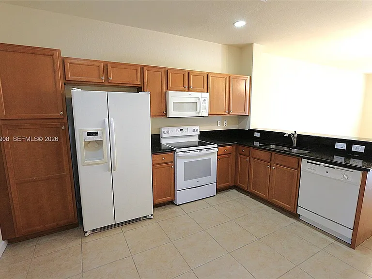 9540 SW 169th Pl #9540 — Photo 7