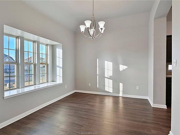 4th image of 2025 Polmont Dr