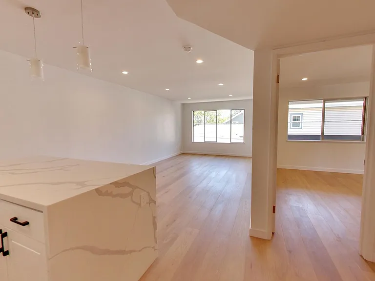 1500 Newlands Ave #203 — Photo 2