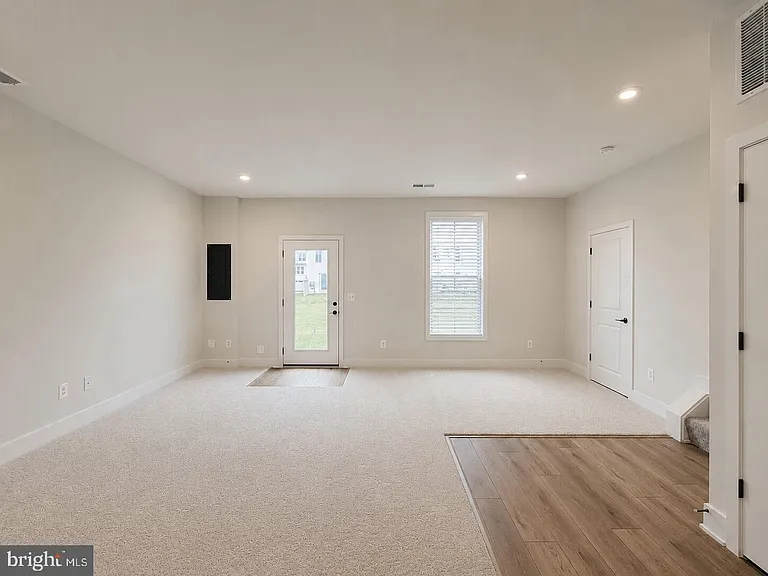131 Sapphire St — Photo 48