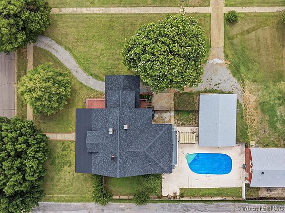2nd image of 809 W Elm St