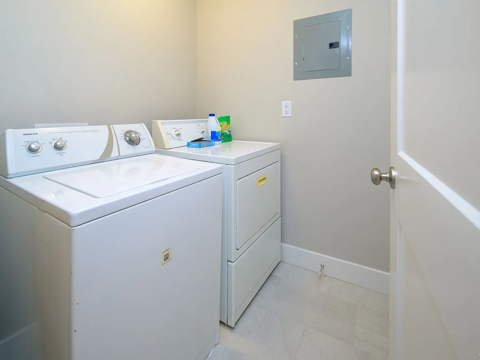 3 bed, 2.5 bath, 1500 sqft, $1,699 — Photo 1