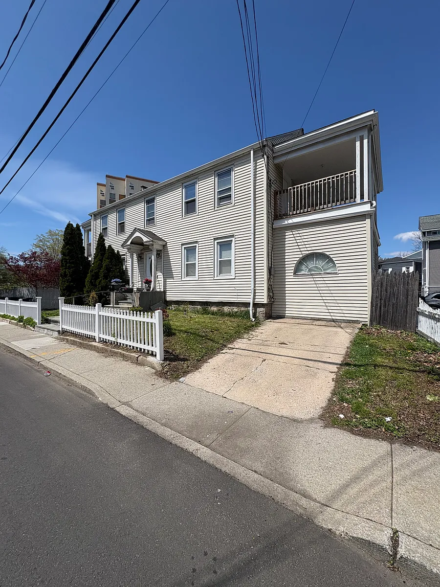 Building Photo - 10 Washington Ct #2
