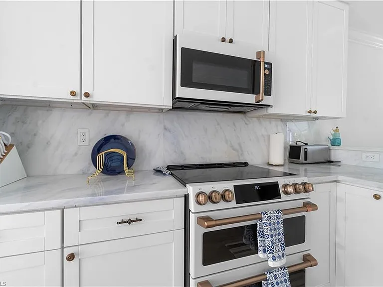 719 Park Ave — Photo 11