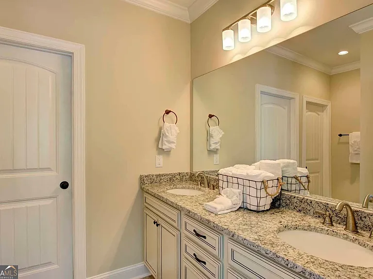 205 Mariners Cir — Photo 17