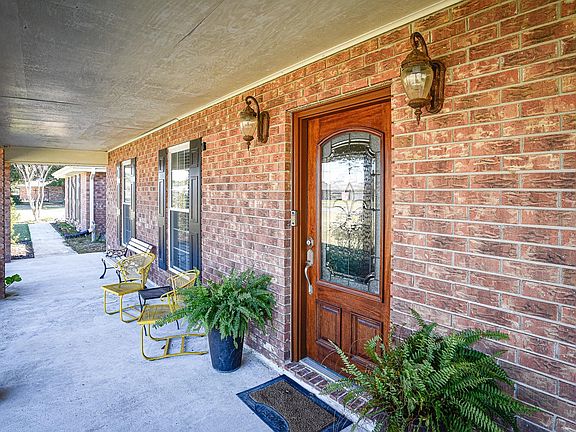 3rd image of 1283 Corsican Ln