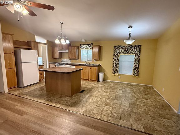 3rd image of 164 Metolius Ln #67