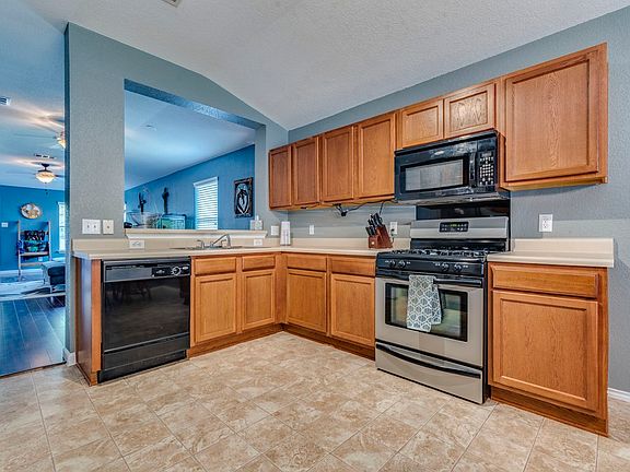 5th image of 447 Paddington Dr