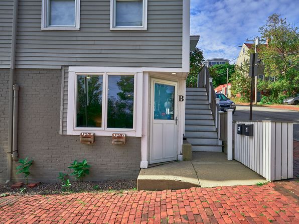 32 Clark St #B