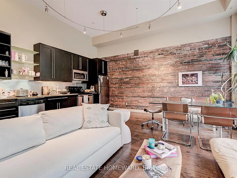 1842 Queen St E #205 — Photo 7