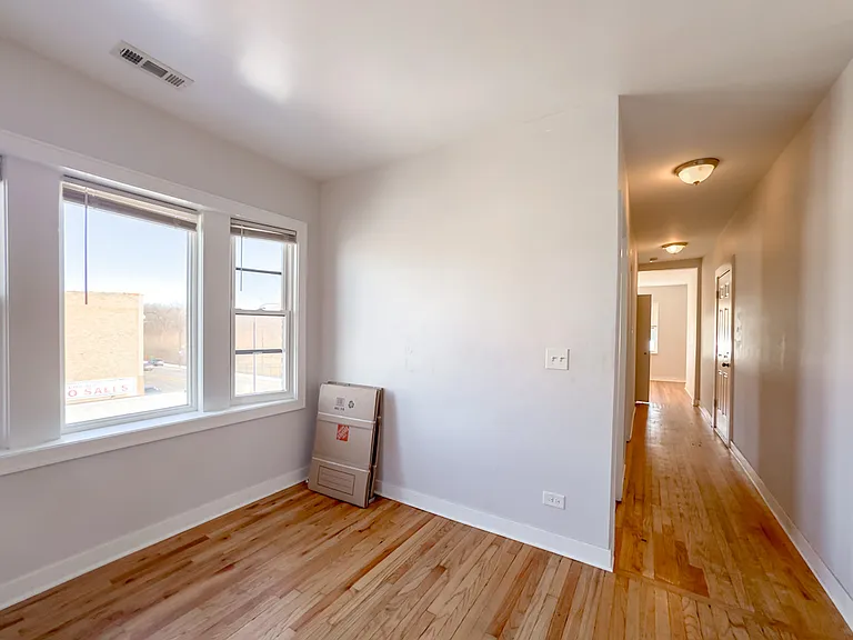 5610 N Western Ave #302 — Photo 8