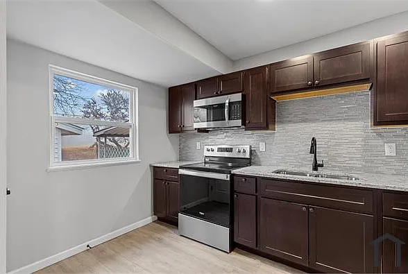 3 bed, 924 sqft, $1,700 — Photo 4