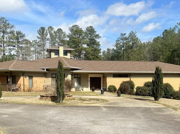 3073 Demooney Rd S, Atlanta, GA 30349