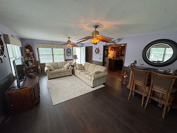 5th image of 741 Riverside Dr
