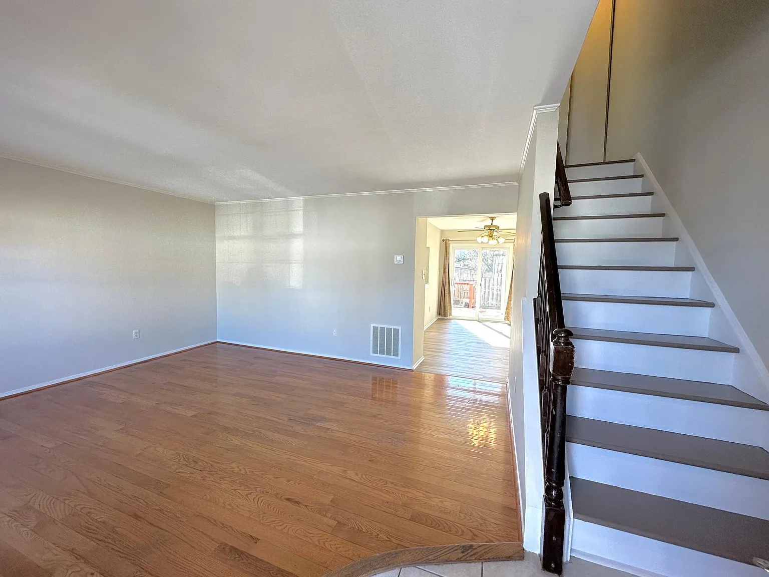 3 bed, 2.5 bath, 1260 sqft, $2,400 — Photo 3