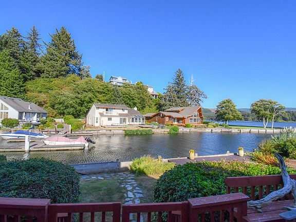 2nd image of 1138 NE West Lagoon Dr