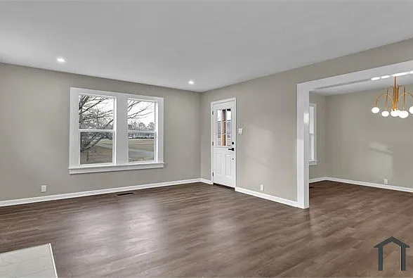 1006 Taylor Rd — Photo 2